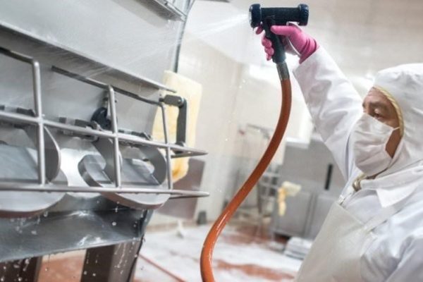 Virol Oxy sebagai inovasi dalam sanitasi ruang produksi